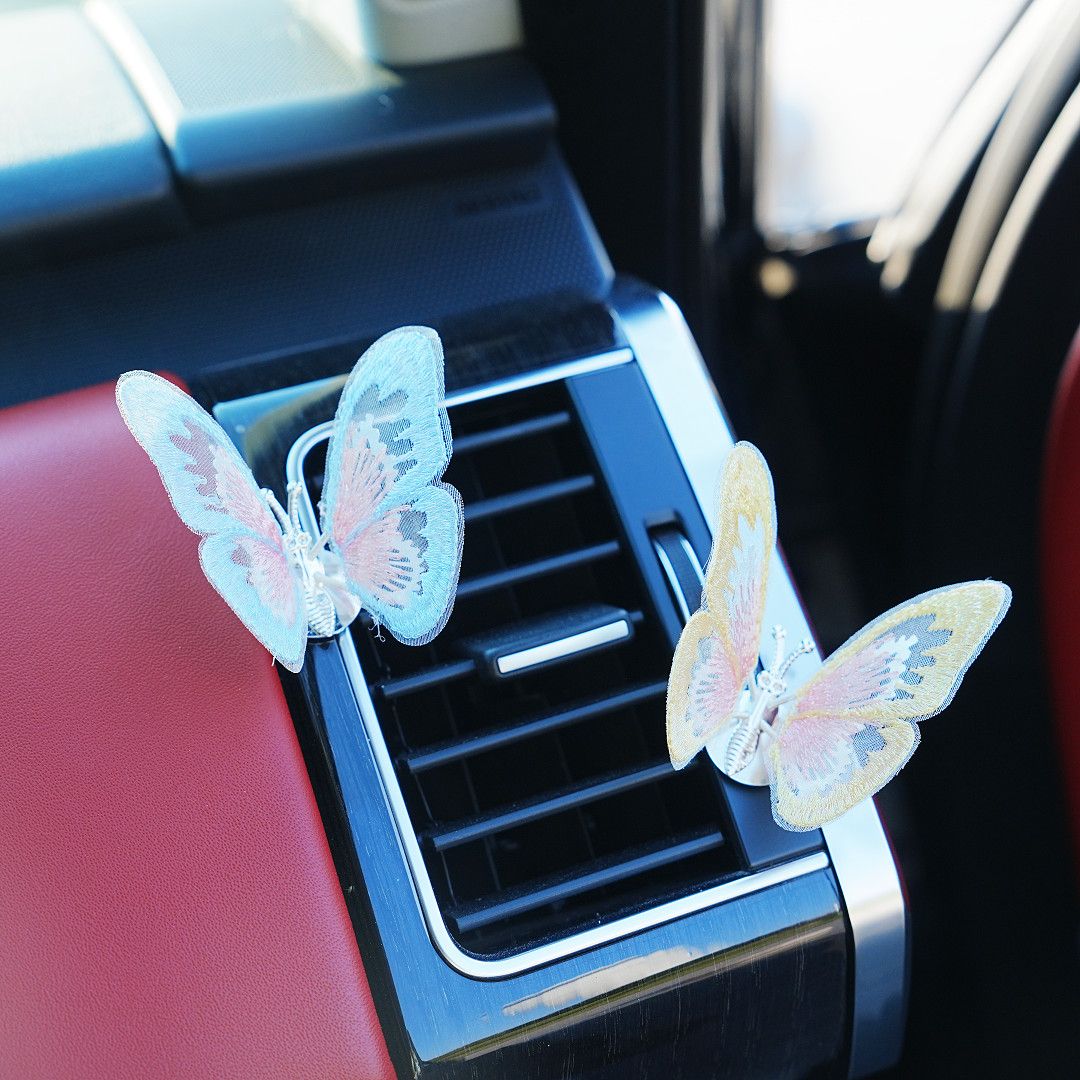 Crystal Sequins Flying Butterfly Car Vent Clip Glitter Car Interior Accessories Women Cute Glitter Dashboard Decoration