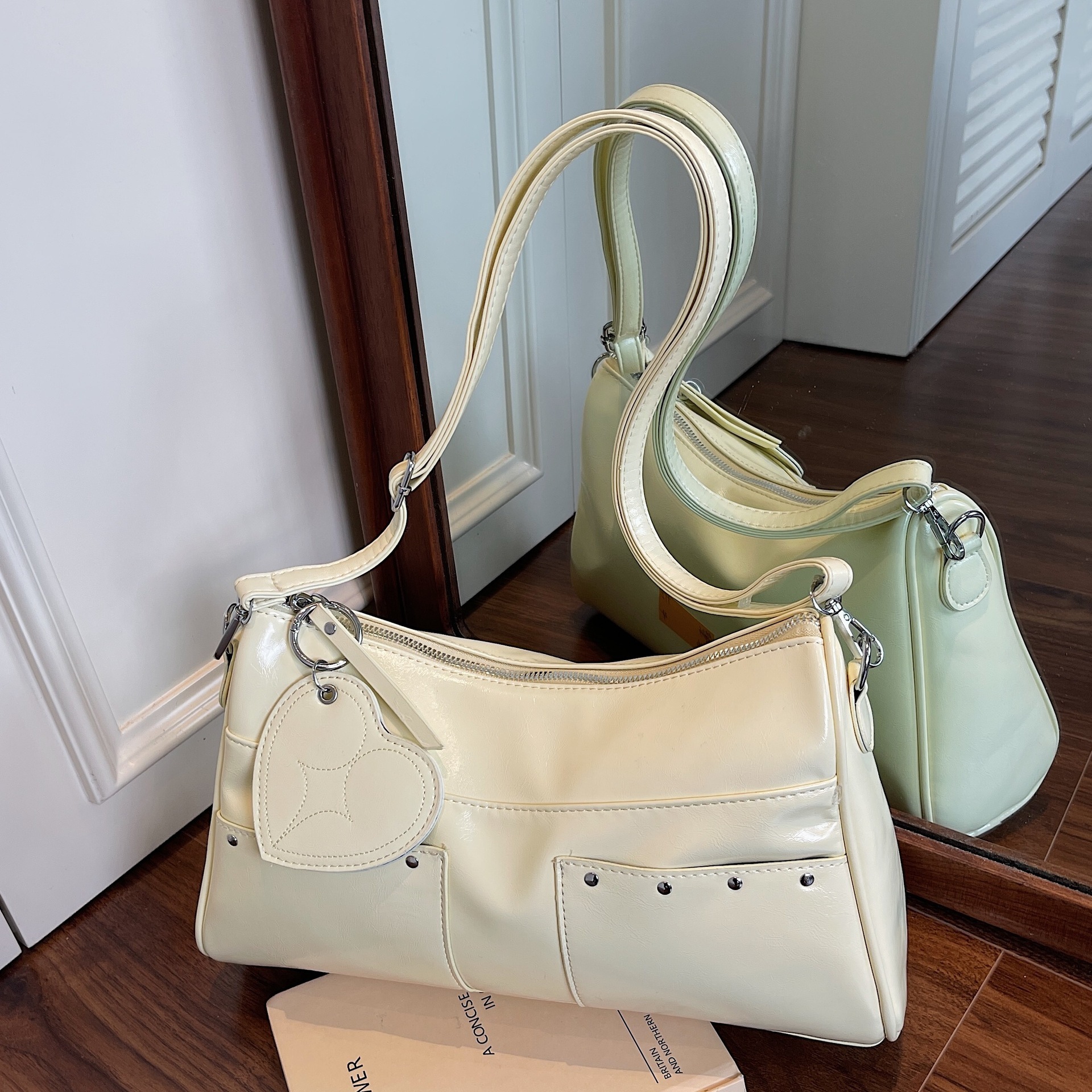 designer 2025 New Large Capacity Retro Soft Leather Motorcycle Bag High-end Casual Multi-pocket Shoulder Crossbody Bag Underarm Bag