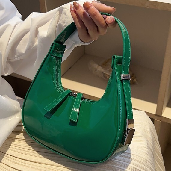 Top Brand High Quality New Style Niche Design Patent Leather Women's Bag 2025 New Trendy Fashion Versatile Shoulder Bag Bag Trend New Free Delive
