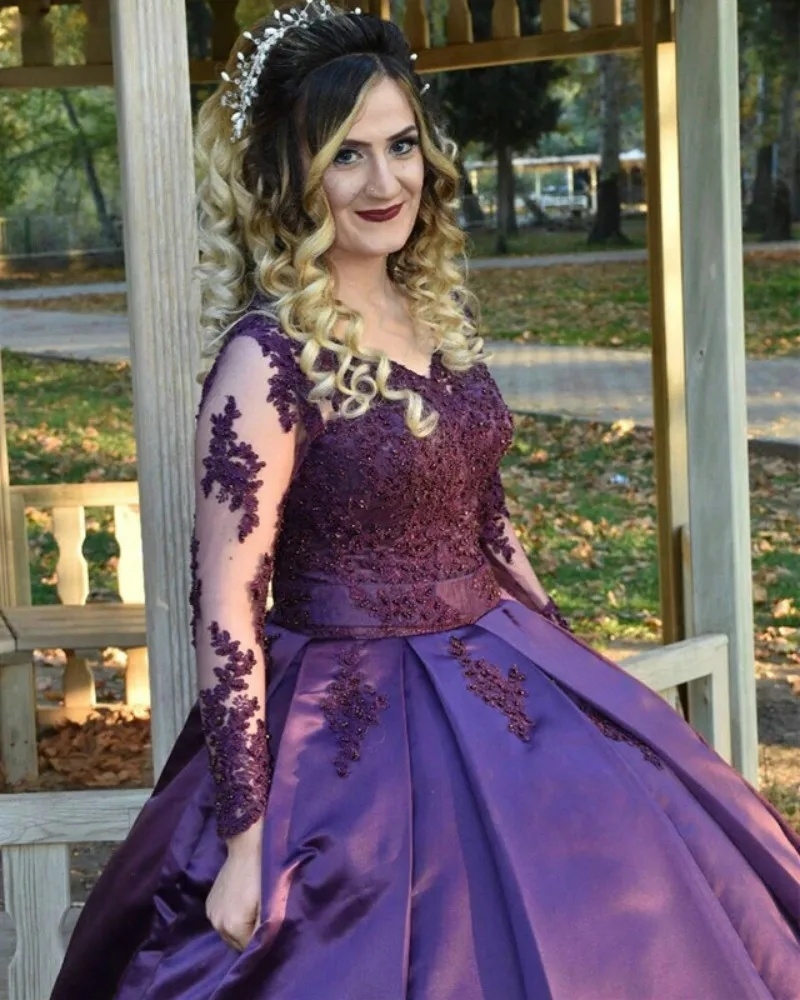 Elegant Purple Prom Dresses Long Sleeves Satin Ball Gown Reception Gown Lace Appliques Vintage Formal Events Dress 2025