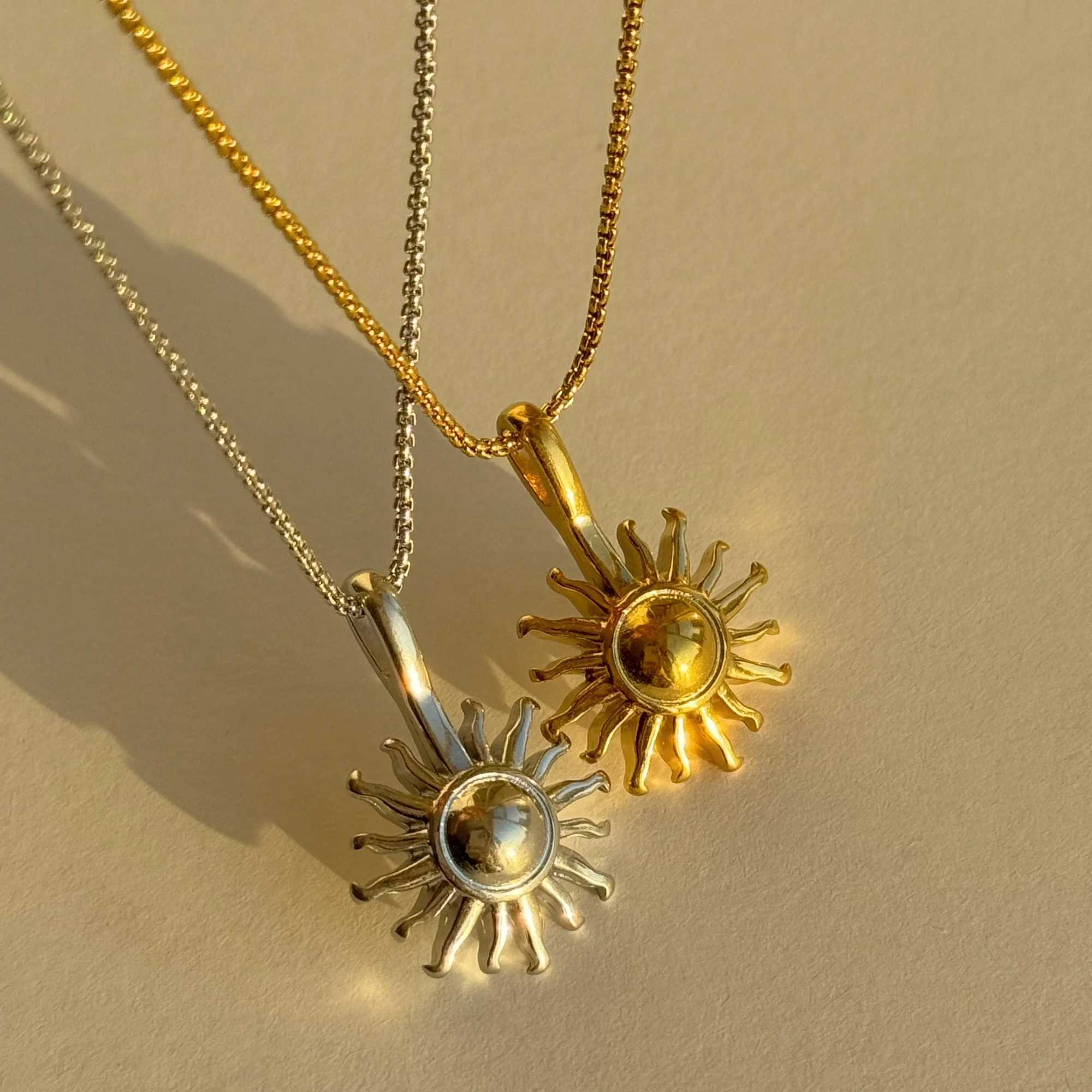 DASEIN 18k Gold Plated Stainless Steel Sun Necklace Vintage Medieval Court Design Sun Pendant Box Chain Jewelry Gift for Women XJ250604