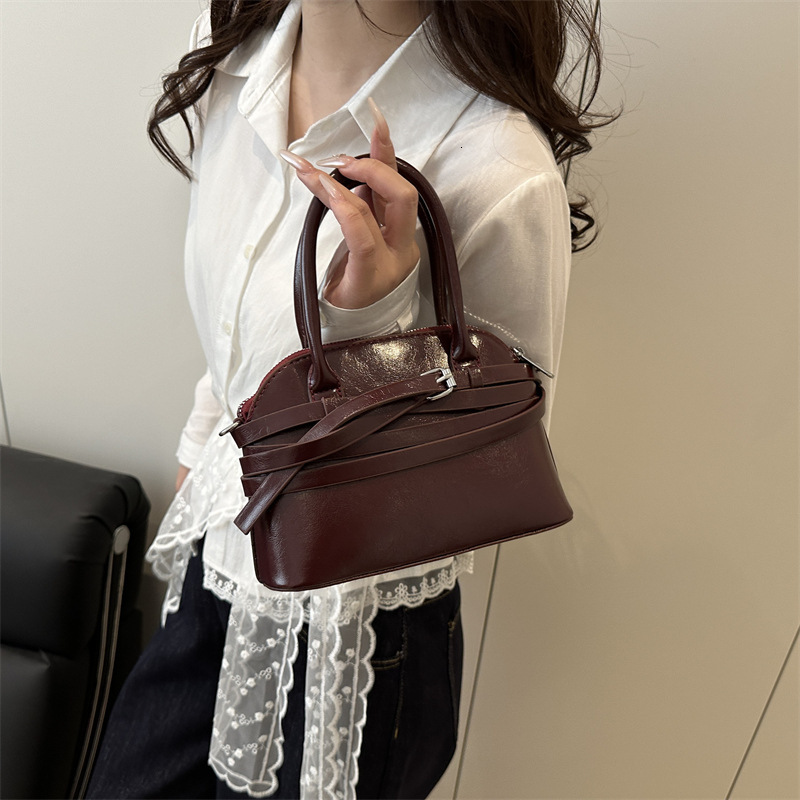 designer New Handbag for Women Fashionable Small Square Bag Casual Stylish Shoulder Crossbody Small Bag Unique Trendy Commuter Bag