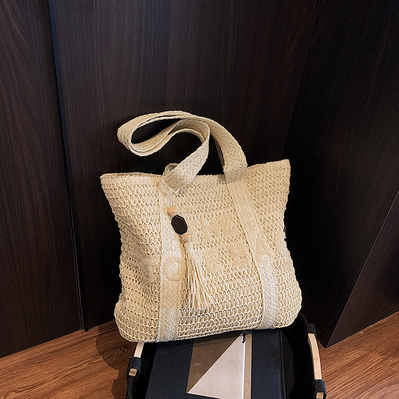 Free Shipping Designer Bag High Looks Summer New Versatile Commuter Bag With Large Capacity Single Shoulder Fashionable Grass Tote Woven Armpit Handle