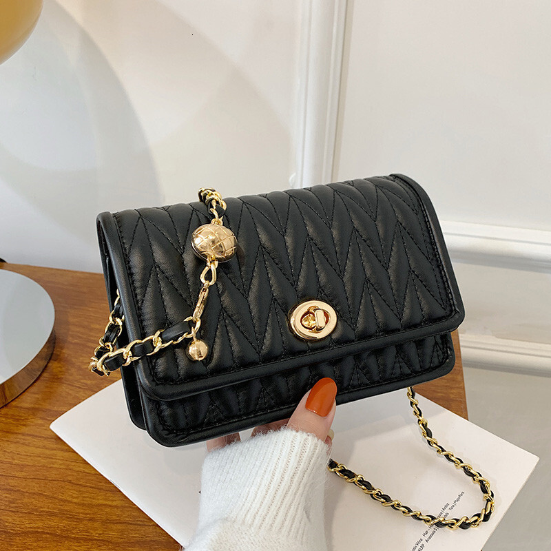 New Style Fashion Chain Bag Women 2025 New Simple Texture Small Square Bag Internet Celebrity Stylish Single Shoulder Crossbody Bag New Free Delivery 