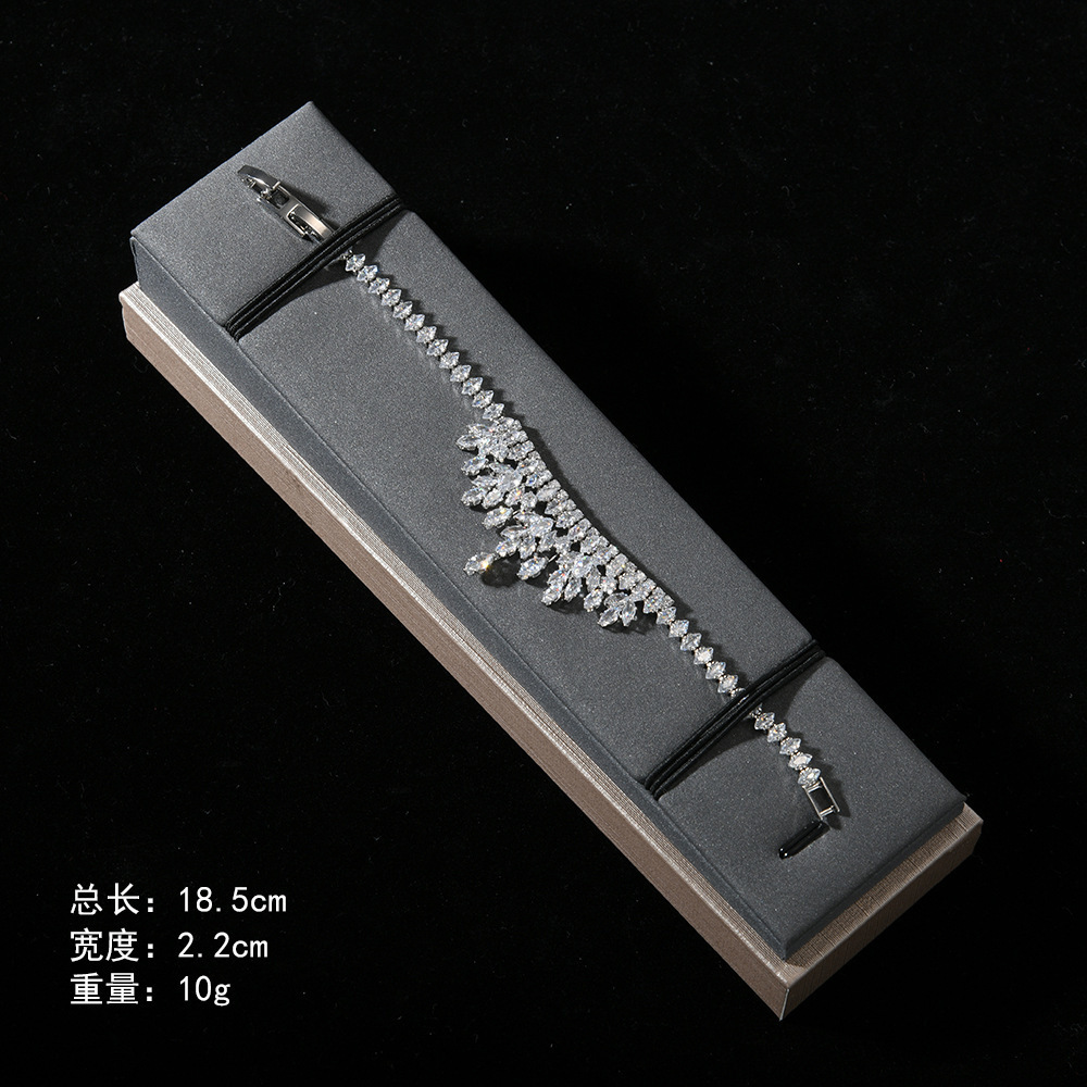 Sparkling 4-piece bridal zirconia complete jewelry set suitable for womens parties ious Dubai Nigeria wedding bridesmaid accessories 241106