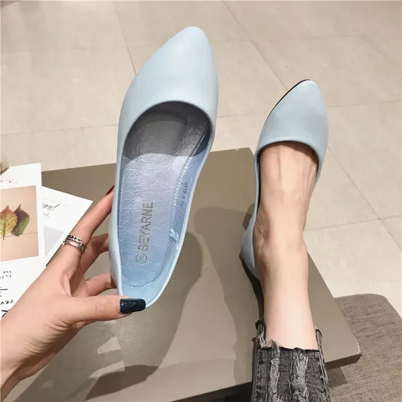 Womens Shoes Leather Soft Sole Candy Shallow Mouth Single Shoes Flat Heel Shoes Slip on Plus Size Mature Zapatos De Mujer 250603