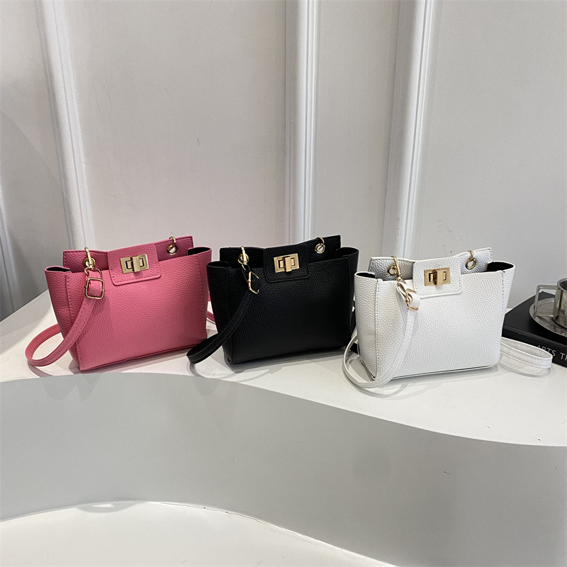 designer Vintage Niche Handbag for Women 2025 Summer New Fashion Textured Tote Shoulder Bag Casual Simple Crossbody Bag