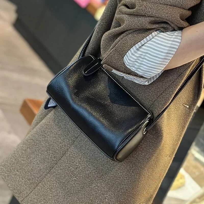 Designer Bags 2025 Women's Cow Genuine Leather Popular Cylinder Bags Ladies Retro Trendy Messenger Bag Female Designer Shoulder Handbag For Lady 