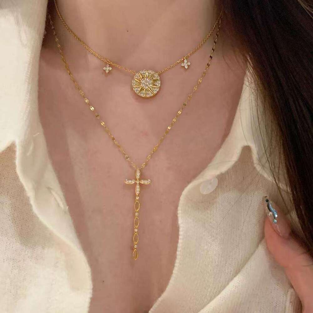 Vintage Retro Pointed Dia Four-Leaf Clover Sun Star Wheel Compass Necklace Exquisite Light High-End Clavicle Chain for Women