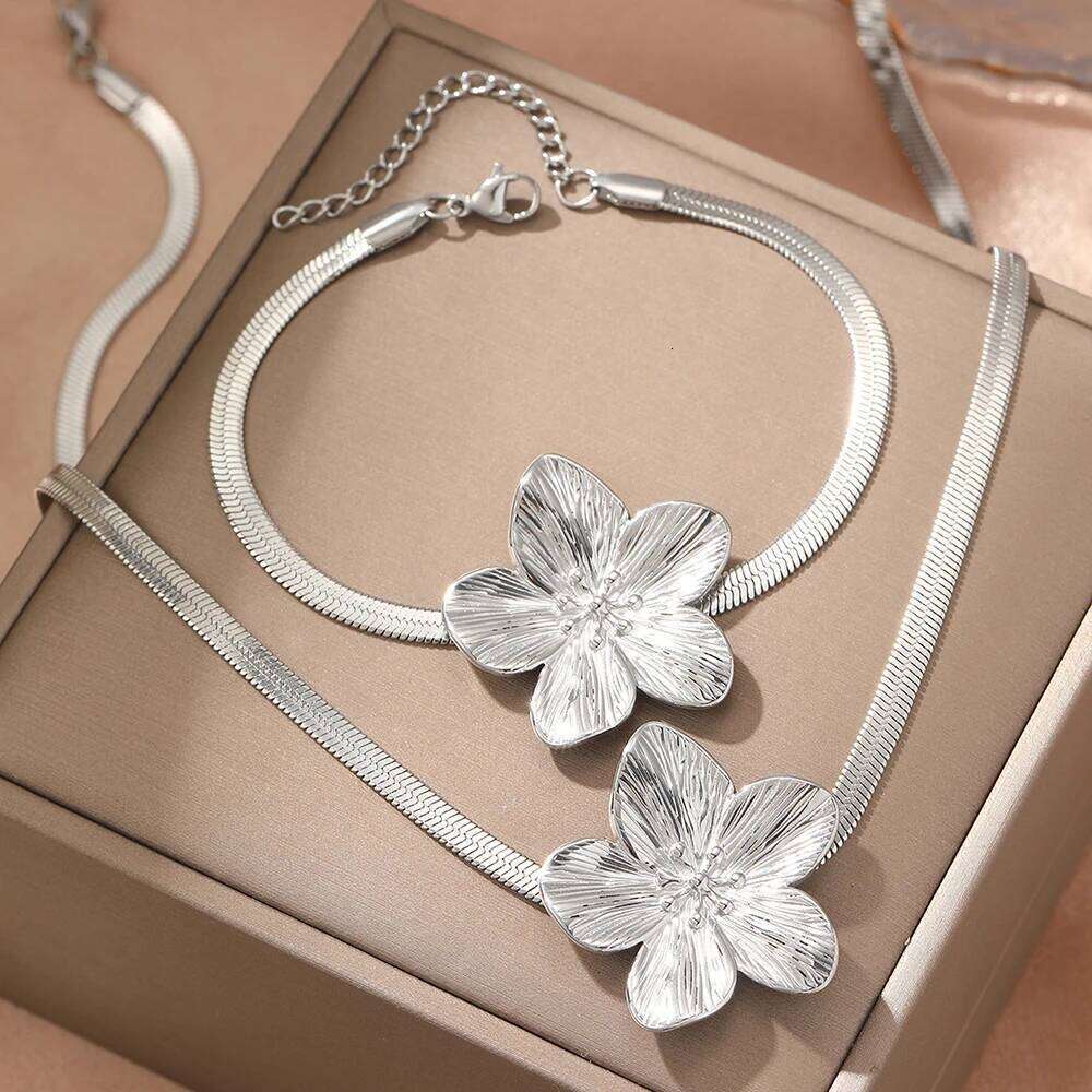 Stainless Steel Exquisite Light Flower Pendant Minimalist Set For Women Jewelry Party Gift Daily Wear