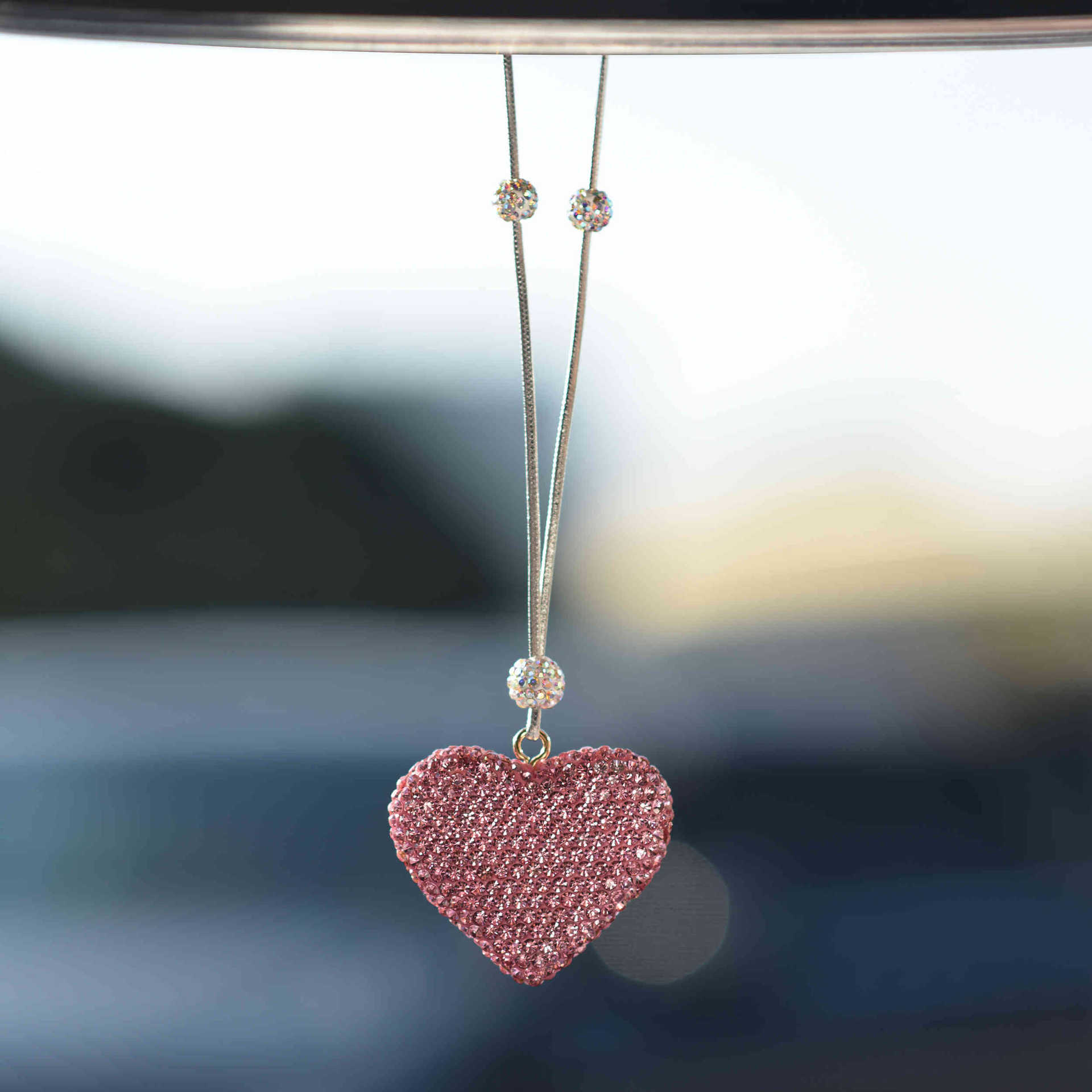 Fashion girls car pendant with diamonds love heart shiny exquisite adjustable car rear-view mirror pendant ornaments accessories couple jewellery gift