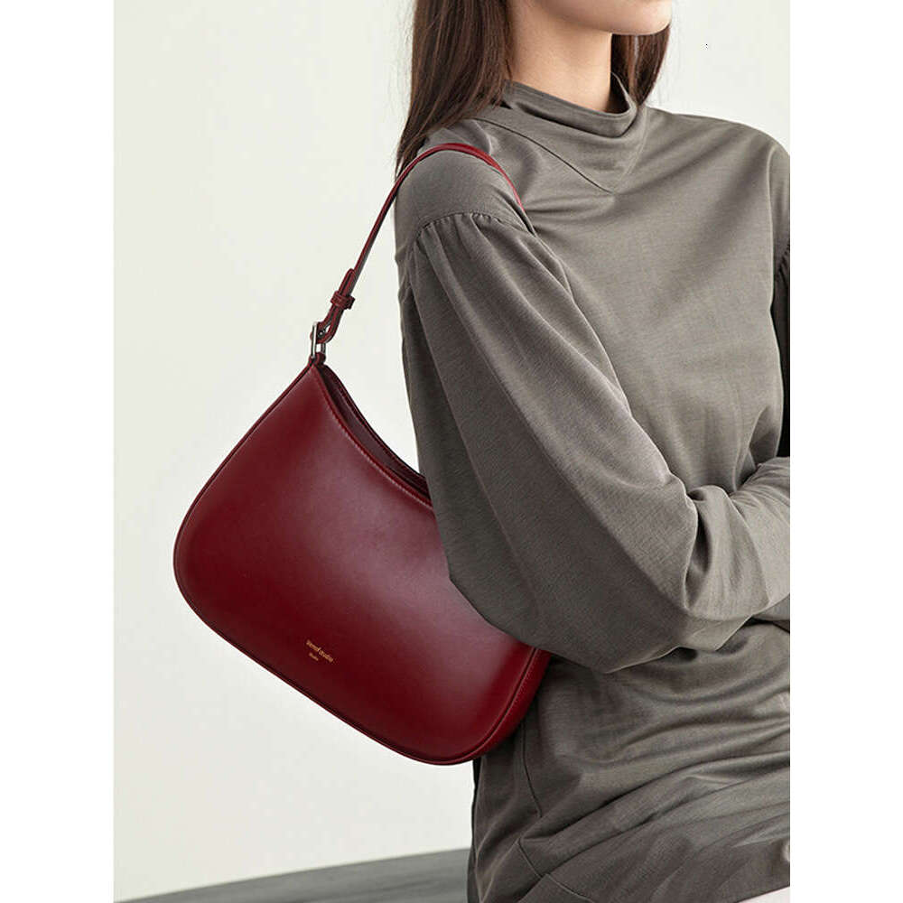 2025 New Underarm Baguette Ins Niche Design Light Luxury Fashion Red Bride Shoulder Bag