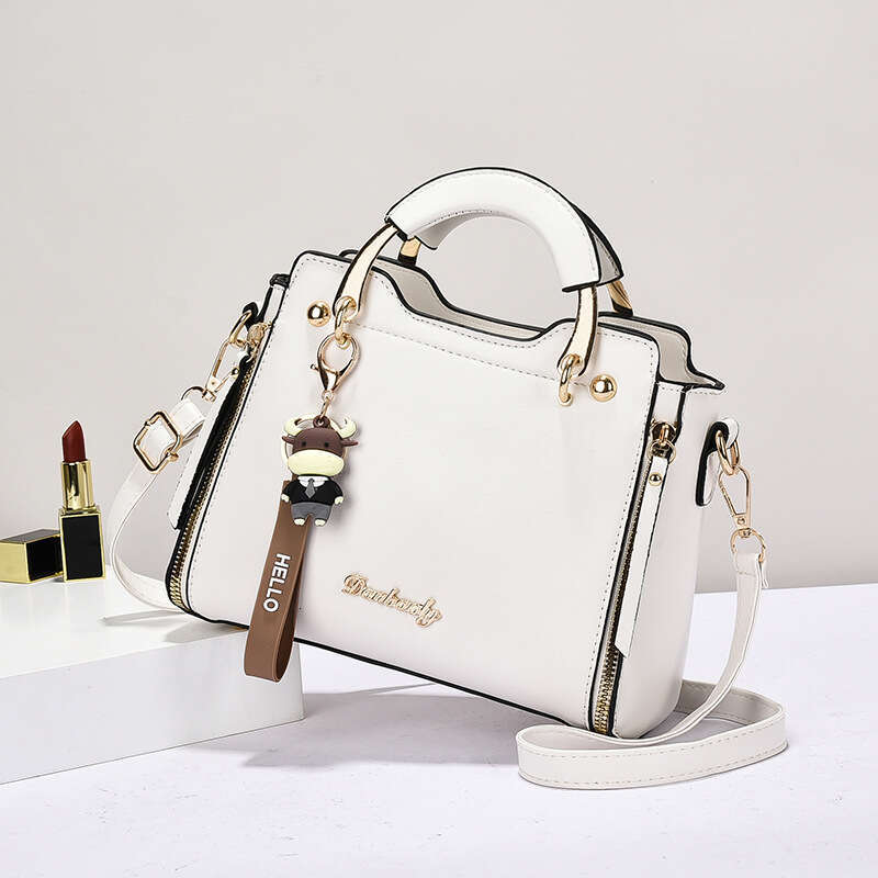 2025 New Korean Style Women's Large Capacity Fashionable Elegant Ladies Handheld Small Square Cartoon Accessories Shoulder Bag