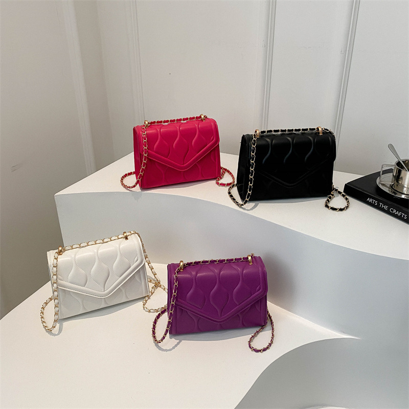 High quality brand new high-quality free designer bag fashionable solid color chain shoulder bag casual simple and elegant retro crossbody bag new fre