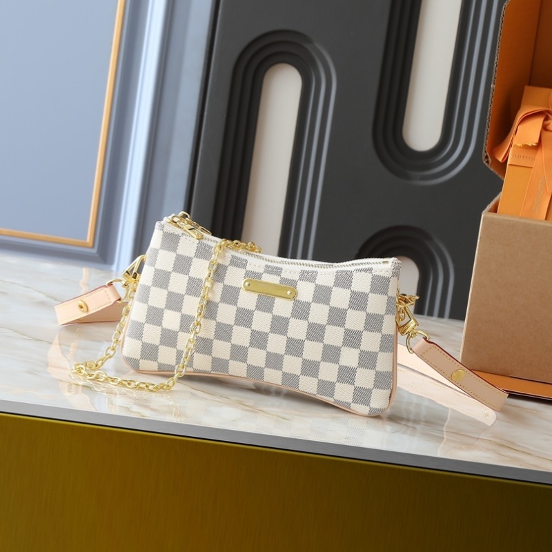 Women armpit bags are lined with canvas with checkered prints and embossed designs offering a variety of shoulder bag
