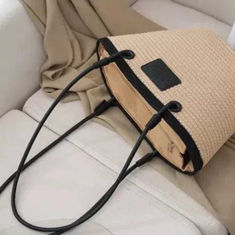 New Minimalist Woven Bag Portable Tote Bag Classic Woven Bag Reliable Womens Handbag Elegant Woven Handbag Womens Beach Bag XJ250605