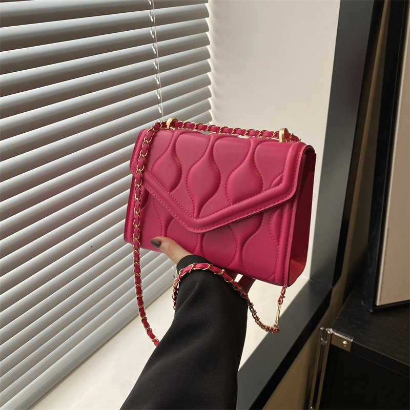 High quality brand new high-quality free designer bag fashionable solid color chain shoulder bag casual simple and elegant retro crossbody bag new fre