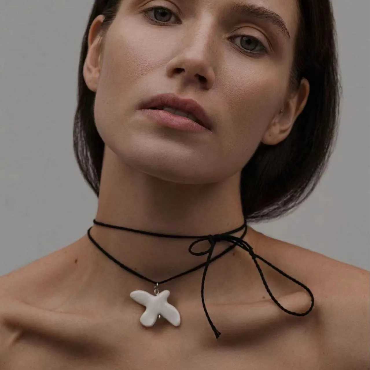 Fashion White Peace Dove Necklace For Women Vintage Geometric Round Hoop Long Necklace Jewelry Gift XJ250604