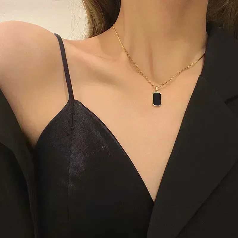 Fashion Square Necklace for Women Korean Black Geometric Pendant Necklace Collar Neck Gold Color Chain Charm Jewelry Party Gift XJ250604
