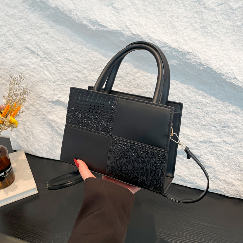 Top quality brand new free designer bag simple texture bucket bag 2025 new crocodile pattern patch commuting shoulder horizontal bag new free designer