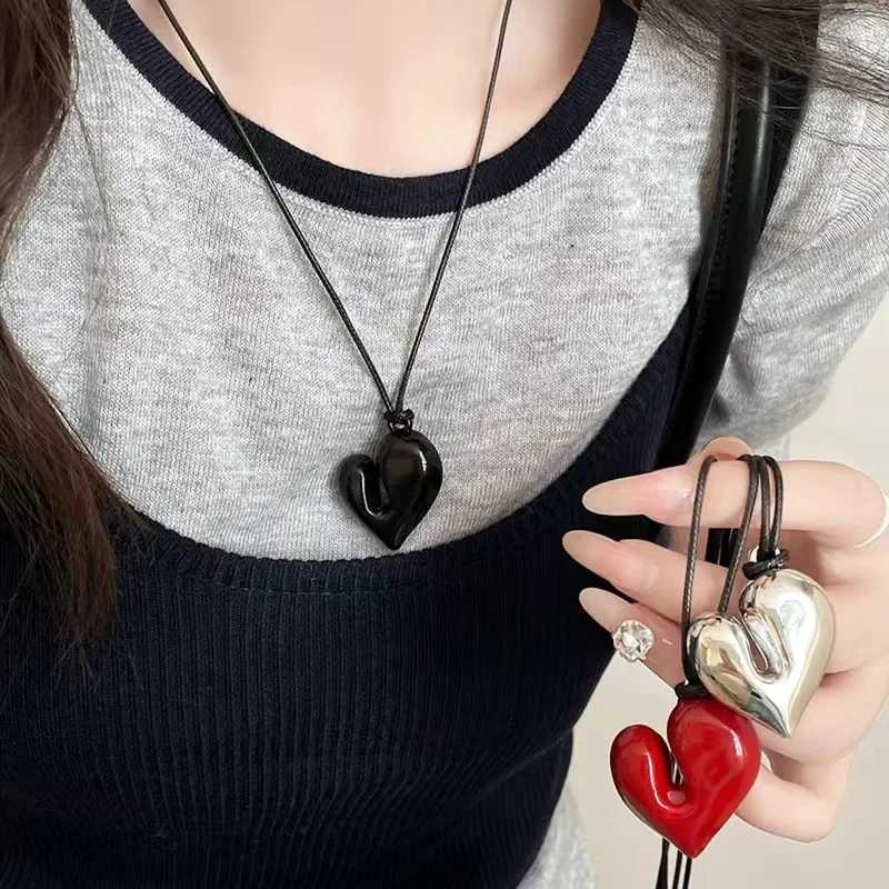 LATS Red Heart Pendant Necklace Vintage 80s Aesthetic Love Inspired Choker New Fashion Romantic Heart Necklace for Women XJ250604