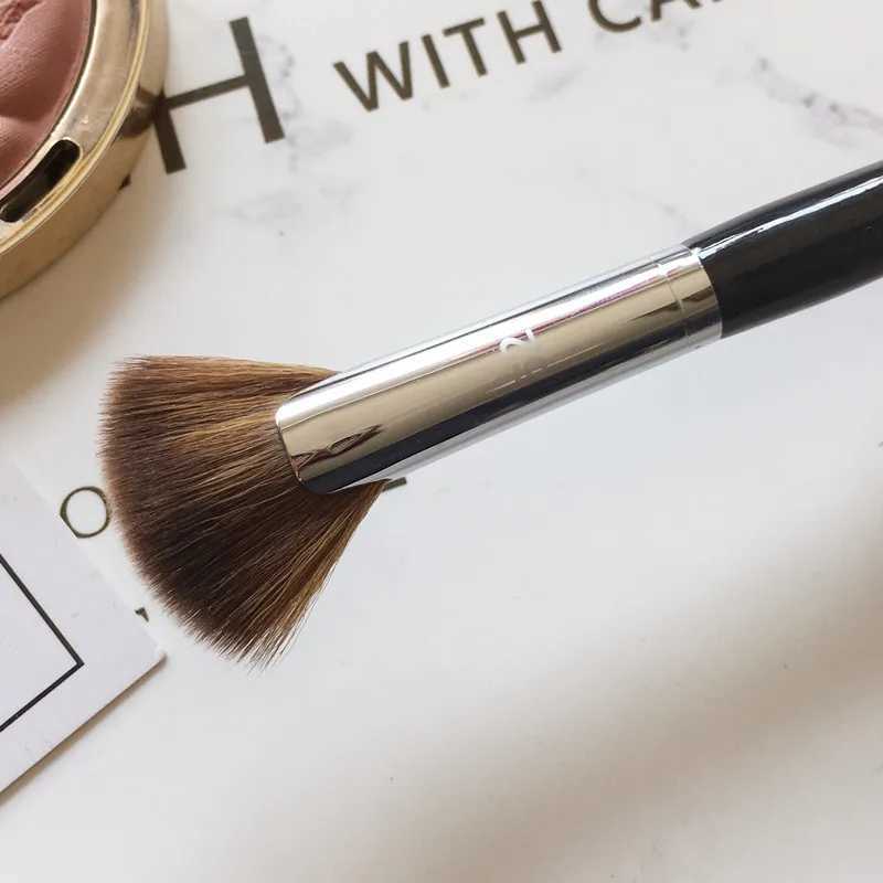 Pro Fan Makeup brushes S #62 Highlighter Bronzer Sculpting detail Face Powder Contour Make-up brushes cosmetic tools W250605