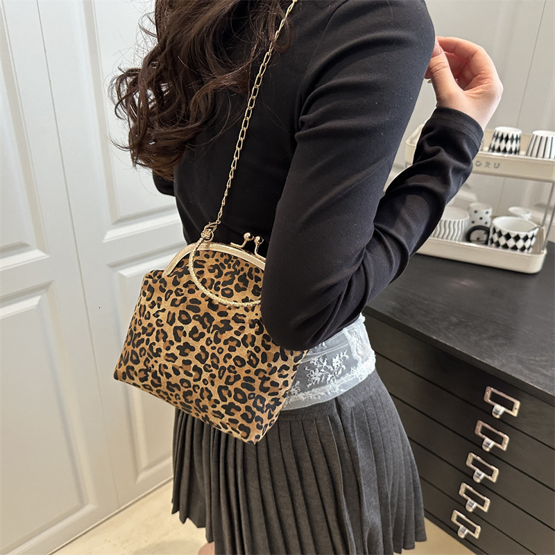 designer 2025 Spring New Fashion Trend Casual Small Square Bag Textured Simple Stylish Women's Niche Shoulder Crossbody Bag