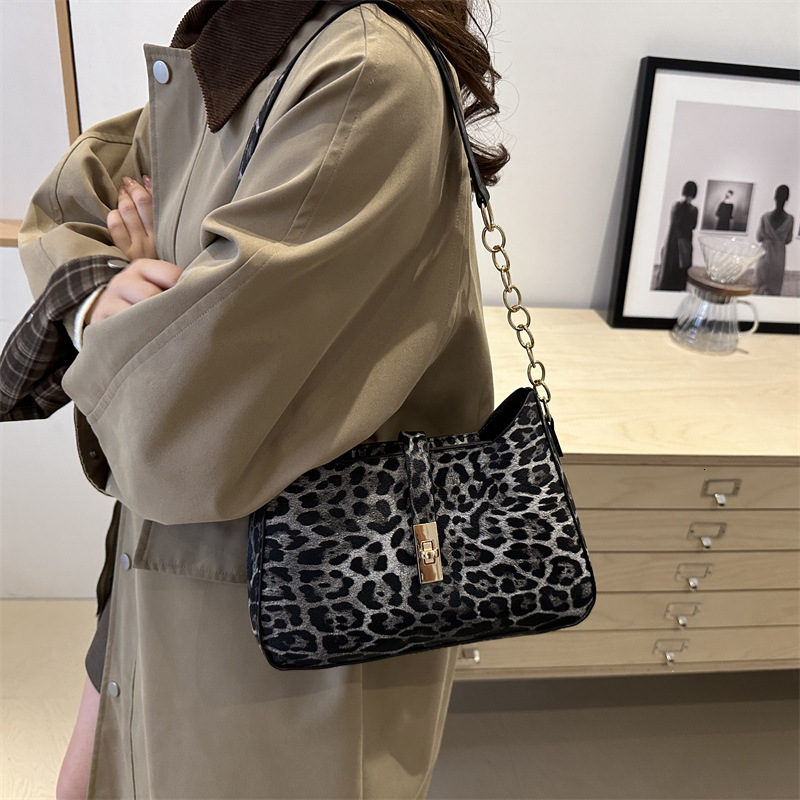 designer Casual Leopard Print Bag for Women 2025 New Fashion Simple Style Trendy Shoulder Underarm Bag Niche Design Crossbody Bag