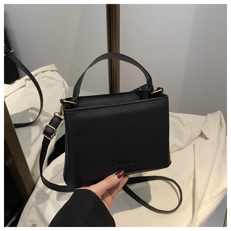 Top brand high-quality new free designer bag fashionable shoulder letter embossed elegant handbag 2025 new horizontal bucket small bag new free design