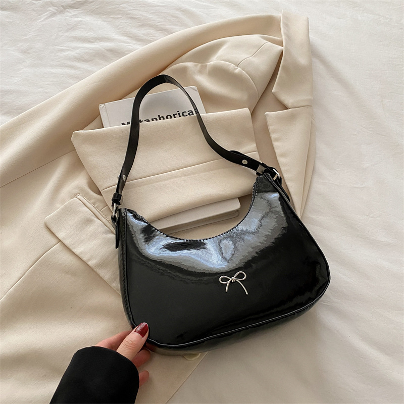 designer Textured Trendy Niche Design Personality Crescent Bag 2025 Spring New Fashionable Women's Simple Shoulder Bag