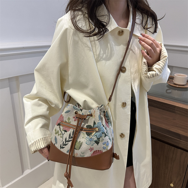 designer Trendy Women's Bags 2025 New Fashion Ethnic Style Bucket Bag Casual Texture Commuter Shoulder Crossbody Bag