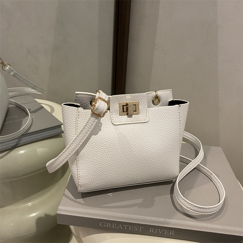 designer Vintage Niche Handbag for Women 2025 Summer New Fashion Textured Tote Shoulder Bag Casual Simple Crossbody Bag