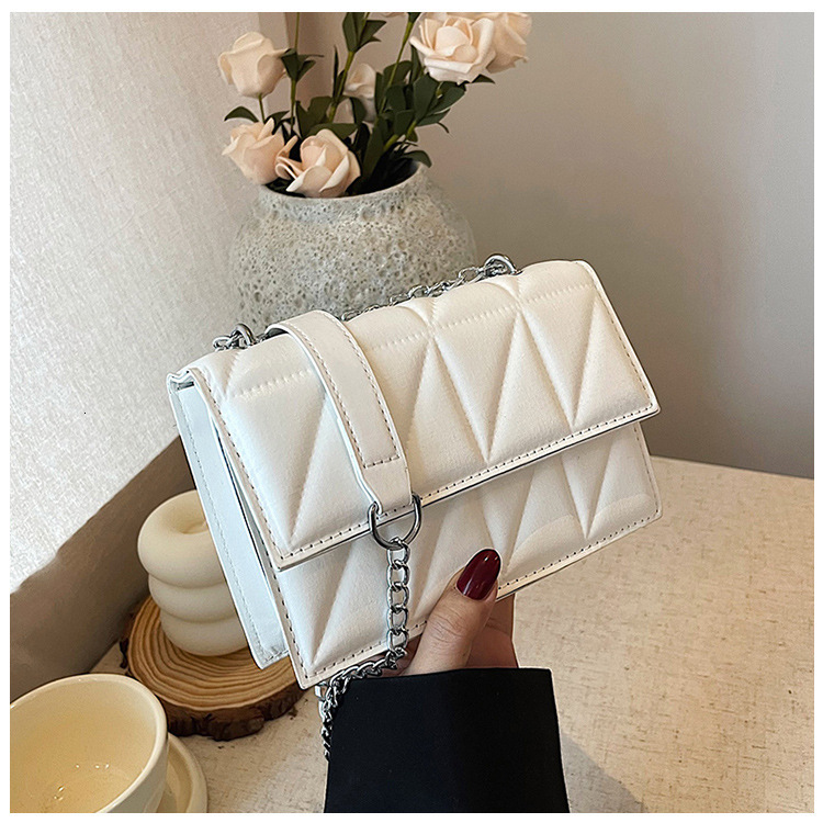 Top brand high-quality new free designer bag 2025 new trend Korean fashion quilted chain embroidered mini diagonal shoulder bag new free designer bag