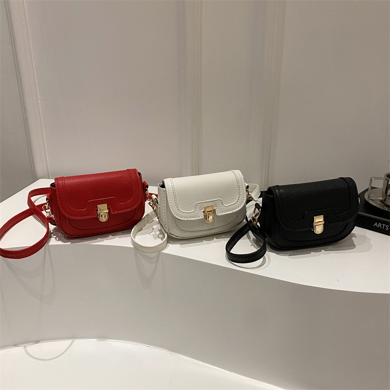 designer Spring Vintage Underarm Shoulder Bag Textured Korean Style Niche Design Women 2025 New Trendy Crossbody Small Square Bag