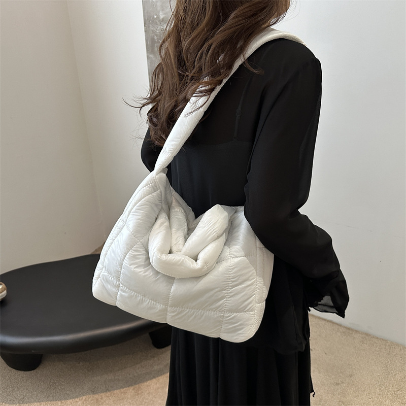 designer Fashion Simple Tote Bag Solid Color Casual Shoulder Handbag 2025 Summer New Women's Niche Shoulder Bag