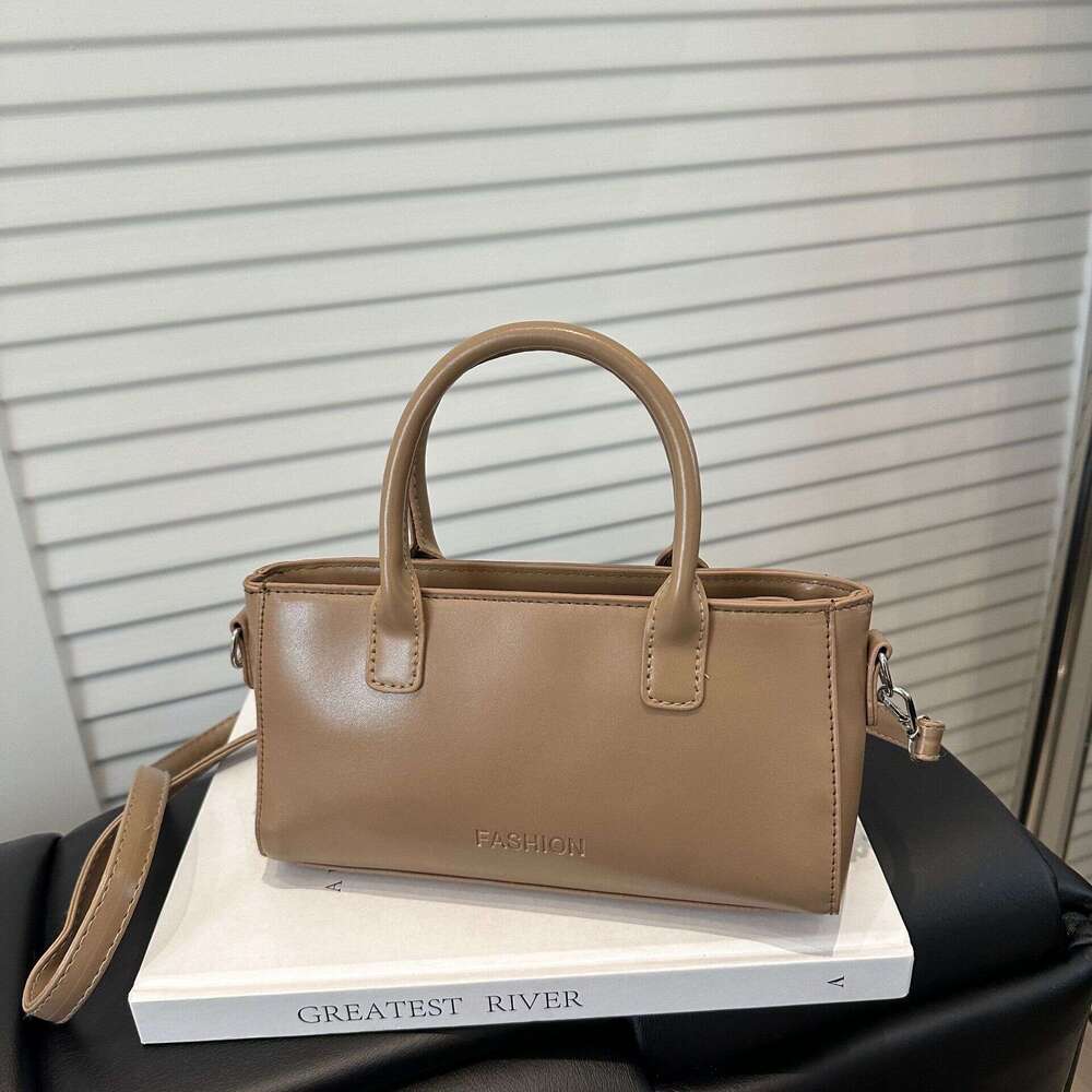 2025 New High-End Niche Handbag for Women, Fashionable Commuter Bag, Shoulder and Crossbody Bag Trend