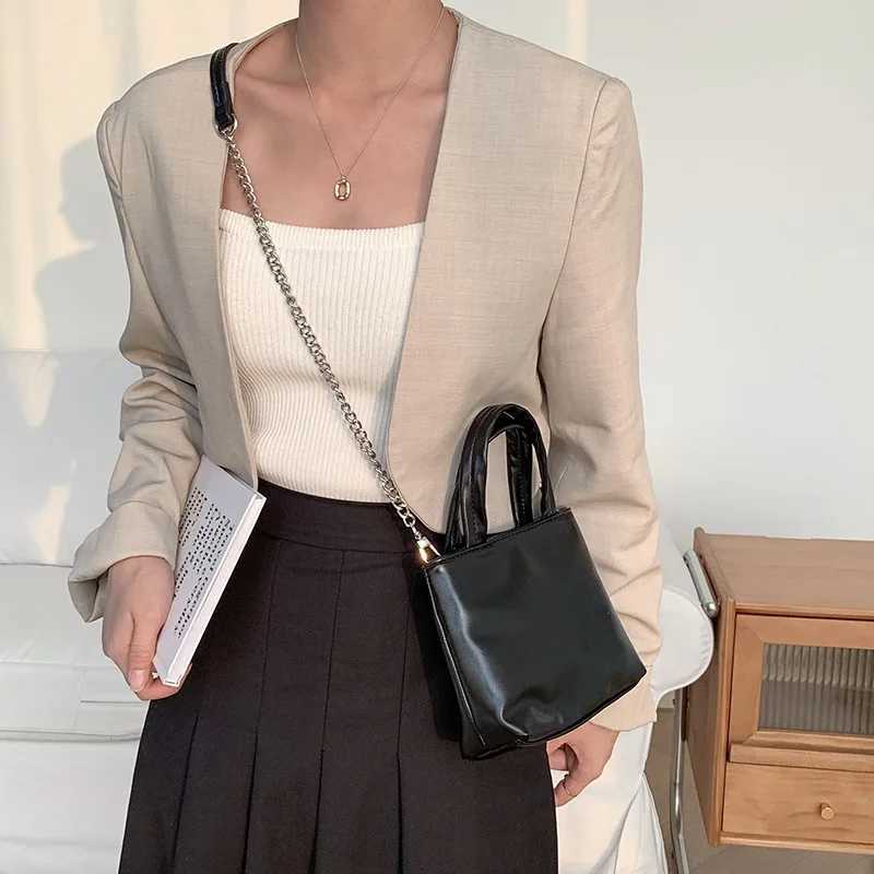 Fi crossbody bag women chain shoulder bag for spring female stylish handbag minimalist commuting bag XJ250605