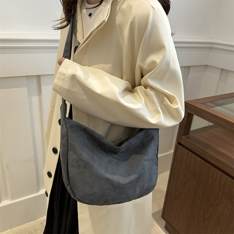 designer New Crossbody Bag Large Capacity Forest Style Casual Fashion Simple Tote Bag Shoulder Bag for College Students Class Commuting Bag