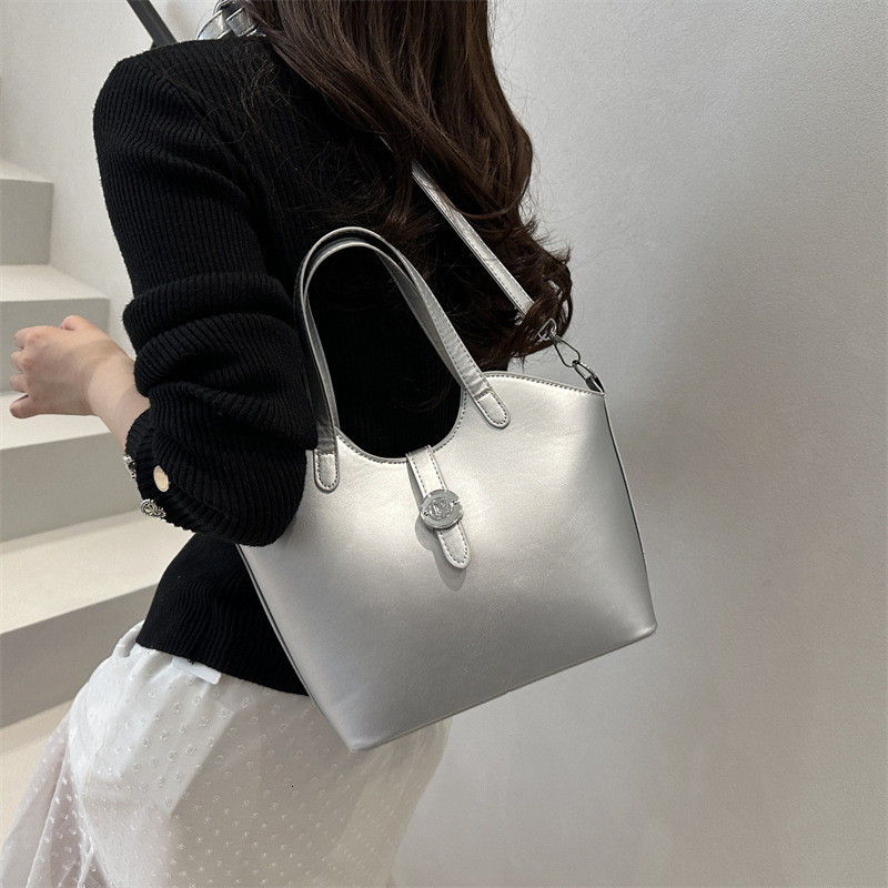 designer Spring New Stylish Bucket Bag 2025 Fashion Trend Niche Design Casual Texture Women's Shoulder Crossbody Bag