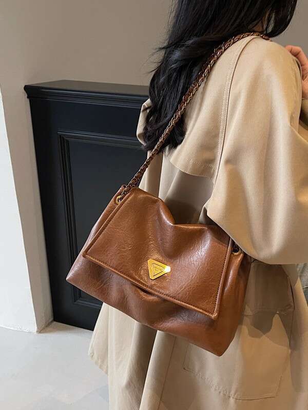 Women PU Leather Underarm Shoulder Bag Envelope bag Sequins Large Capacity Chain Crossbody Bag Simplified Retro Casual Versatile Underarm Tote Handbag