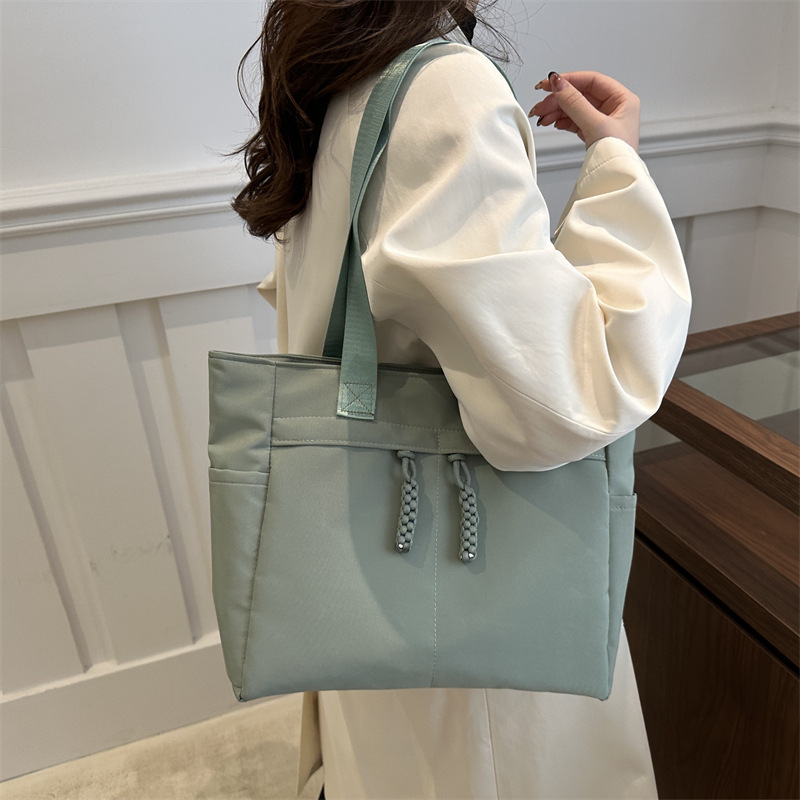 designer Minimalist Korean Style Large Capacity Commuter Tote Bag 2025 Winter New Lightweight Fashion Casual Shoulder Underarm Women's Bag