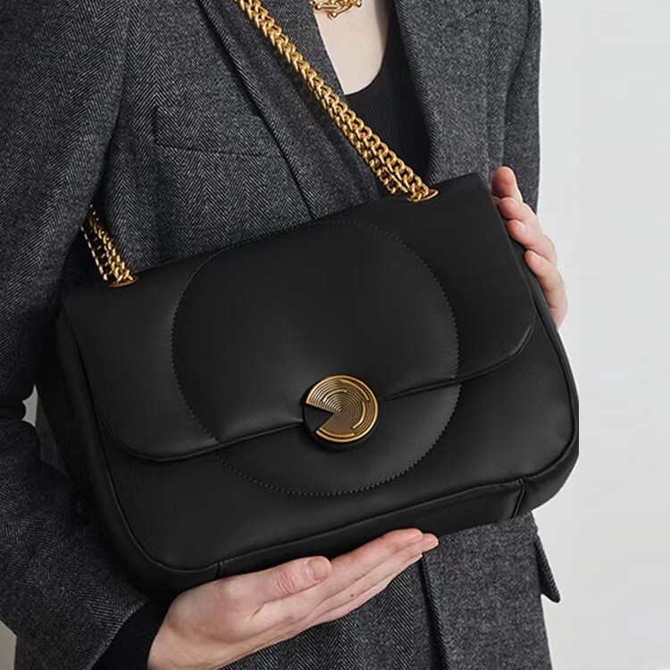 New fashionable and minimalist women's bag with niche design, underarm bag, designer fashion shoulder bag, crossbody bag