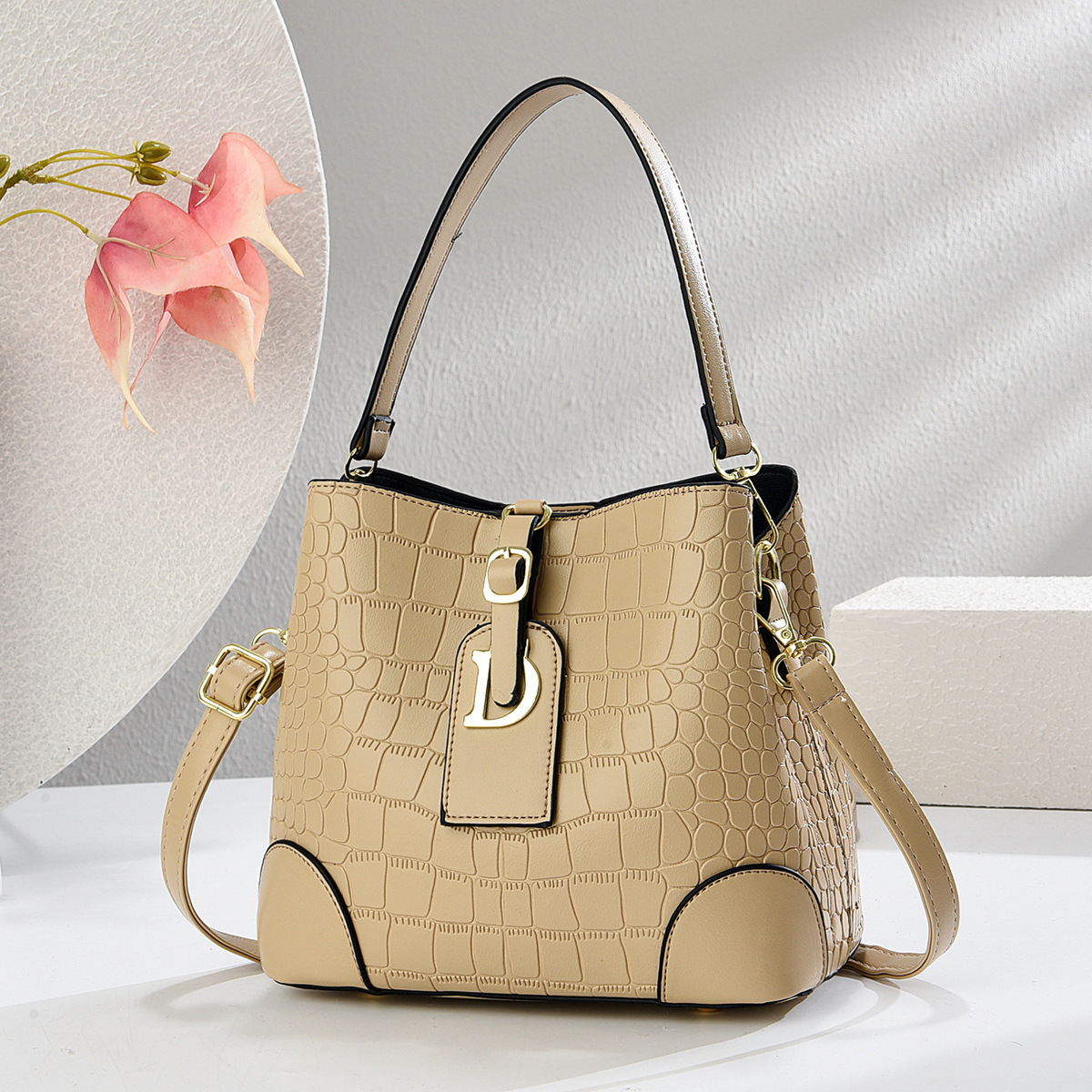 free shipping 2025S Designer Bag New Crocodile Pattern Bucket Bag Fashion Women Bag Simple Texture Handbag Large Capacity Shoulder Bag Crossbody Bag