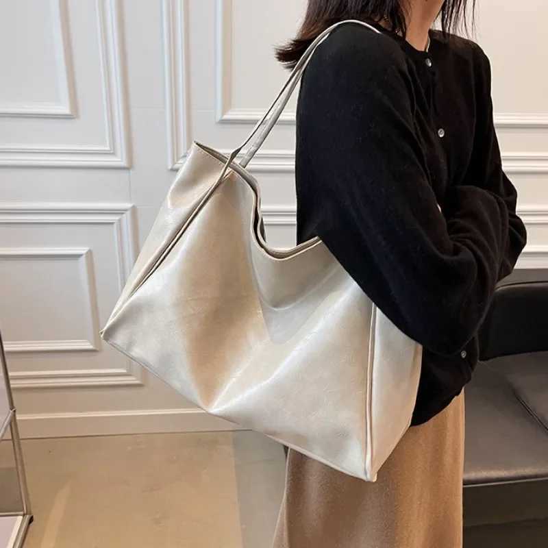 2025 Casual PU Leather Large Capacity Tote Bags for Women Fi Solid Color Zipper Female Shoulder Bag Ladies Handbag XJ250605