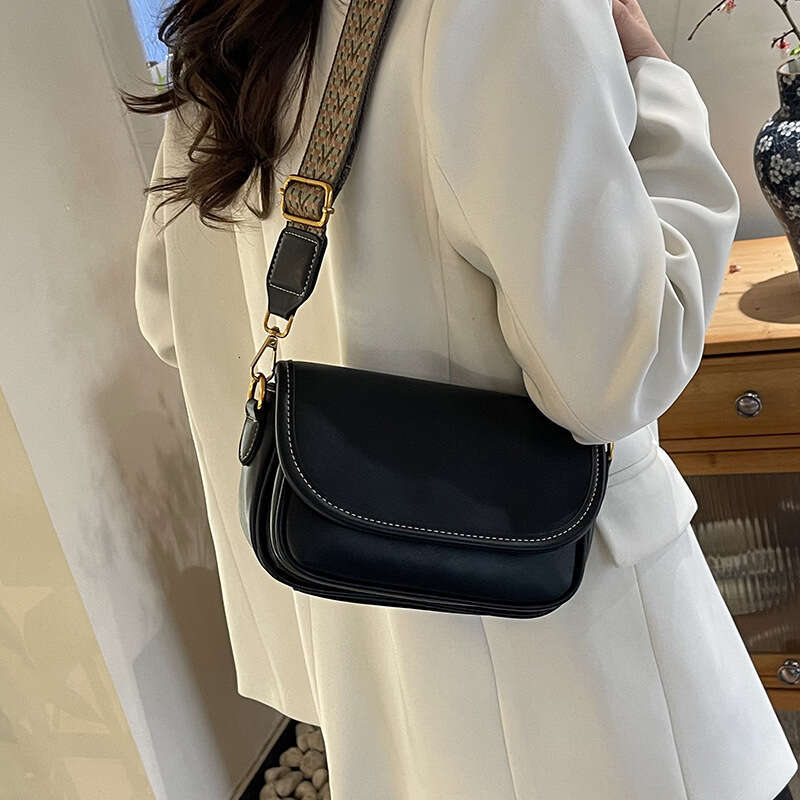 2025 Fashion Small Square High-end Versatile Crossbody Casual Korean Commuter Simple Shoulder Bag