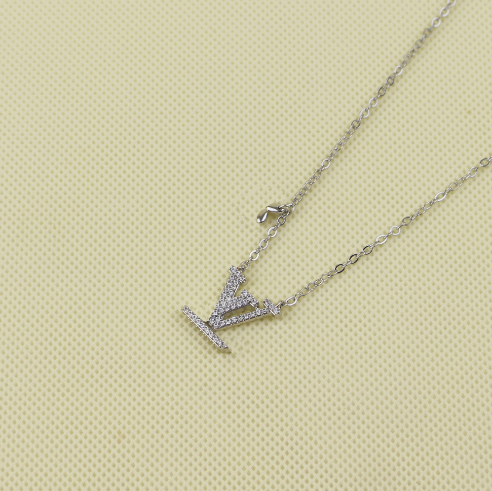 Classic Never Fading 18K Gold Plated Luxury Brand Pendants Necklaces Stainless Steel Letter Choker Pendant Designer Necklace Beads Chain Jewelry Accessories