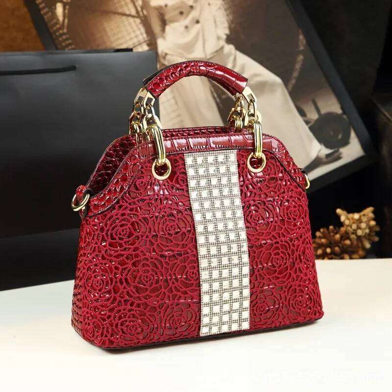 New Crocodile Pattern Elegant Handbag Midlife Women's Mom Bag Patent Leather Lace Embedded Single Shoulder Crossbody