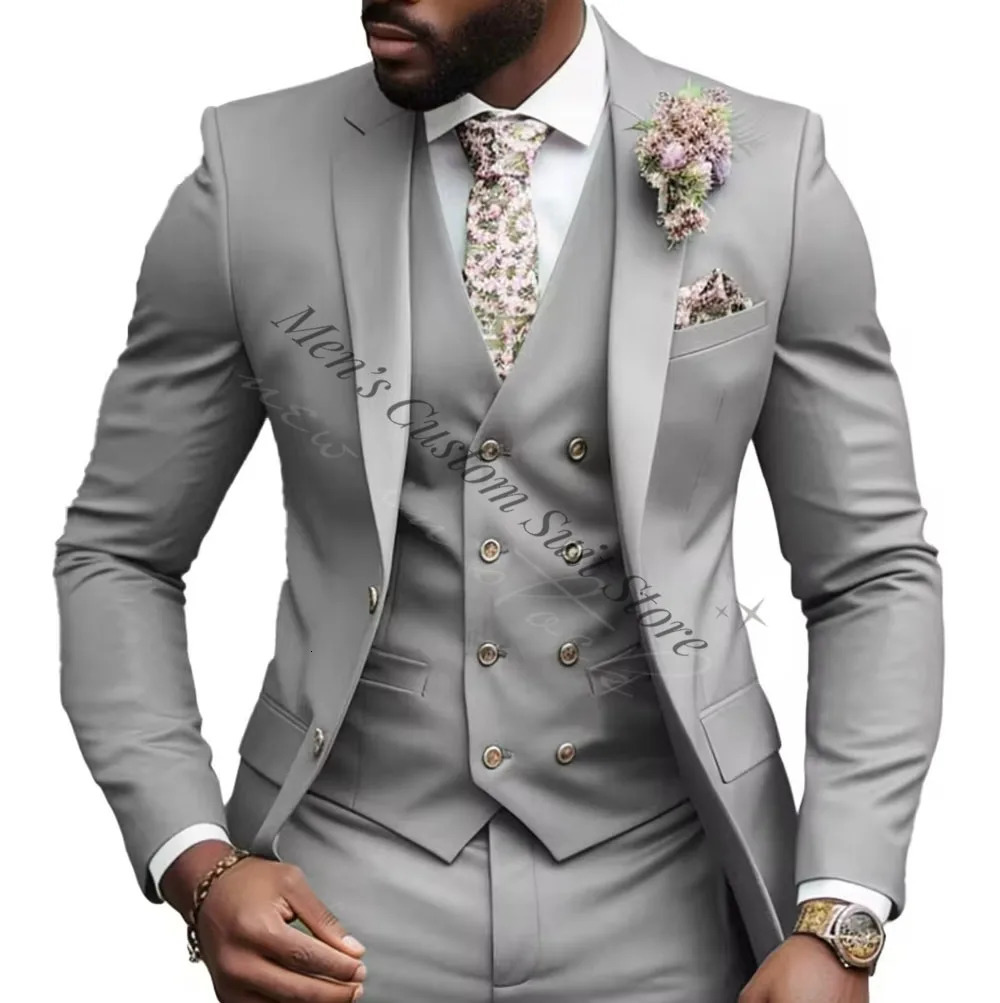 Fashionable Sage Green Mens 3Piece Suits Regular Fit Notched Lapel Wedding Tuxedo Blazer Vest Pants Groomsmen Party Wear 250605A