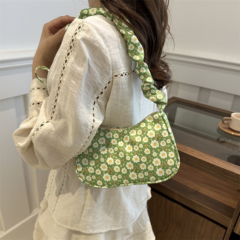 designer Large Capacity Shoulder Bag Summer Pleated Floral Underarm Bag 2025 New Niche Design Sweet Drawstring Commuter Bag