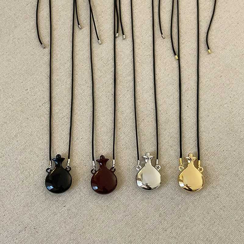 Vintage Dripping Oil Vase Metal Pendant Necklace for Women Girls Adjustable Sweater Chain Fashion Jewelry Accessories XJ250604